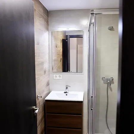 Two Two Bath With A Big Private Terrace شقة
